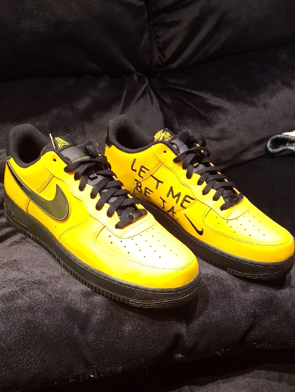 Nike Low-Top Sneakers in Yellow and Black with Handwritten Detail